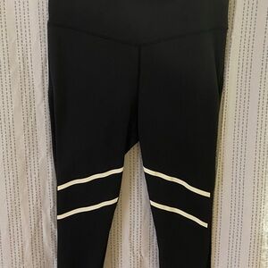 ZYIA Active Black Reflective Mesh Hi-Rise Legging 7/8 size 14-16